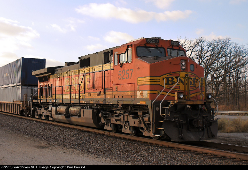 BNSF 5257 - Pusher